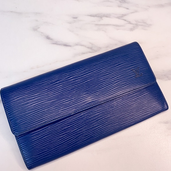 π π« VINTAGE Louis Vuitton Epi Leather Wallet